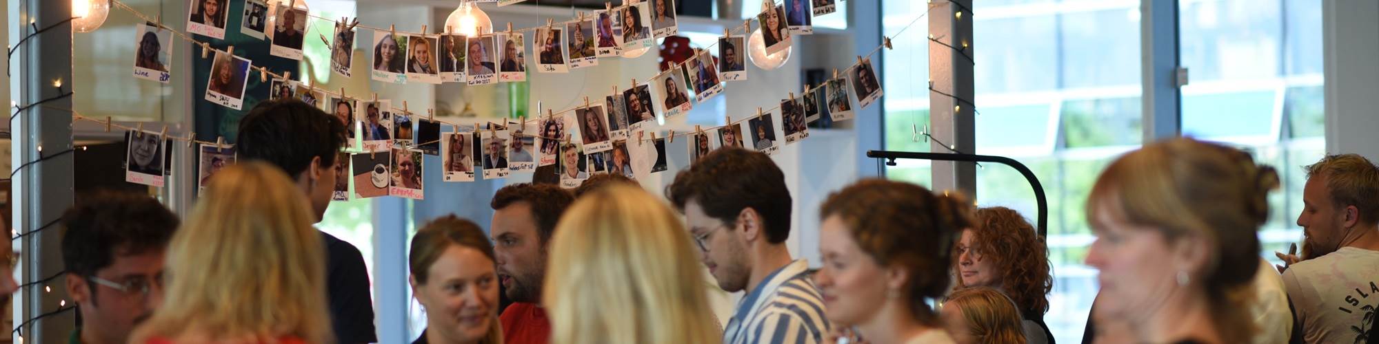 Studerende i caféen Analog